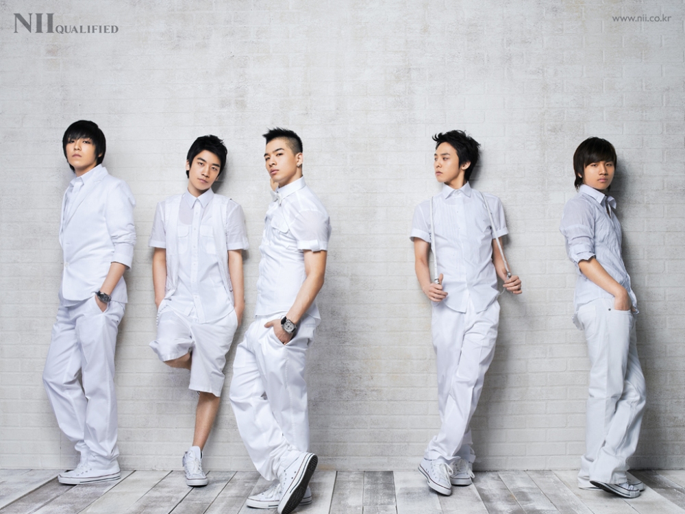 L to R: T.O.P, Seungri, Taeyang, G-Dragon, Daesung; Credit: www.nii.co.kr